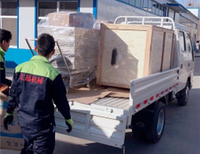 河南客戶真空包裝機(jī)殺菌盤(pán)小推車(chē)發(fā)貨現(xiàn)場(chǎng)