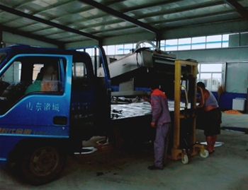 沈陽(yáng)客戶(hù)滾動(dòng)真空包裝機(jī)發(fā)貨現(xiàn)場(chǎng)