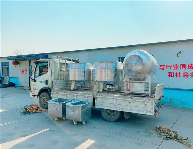 600L真空滾揉機、700L電加熱夾層鍋、200L料車發(fā)往河南