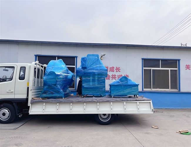 新款80針鹽水注射機，600L可傾電加熱夾層鍋，200L不銹鋼料車，直達車發(fā)貨河南鄭州