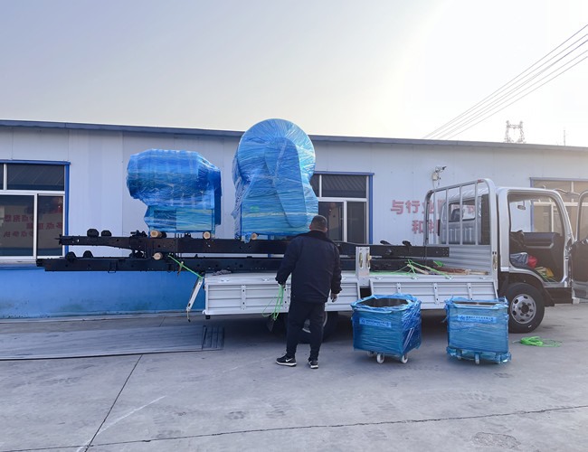 河南客戶訂購真空滾揉機(jī)2臺(tái)裝車發(fā)貨