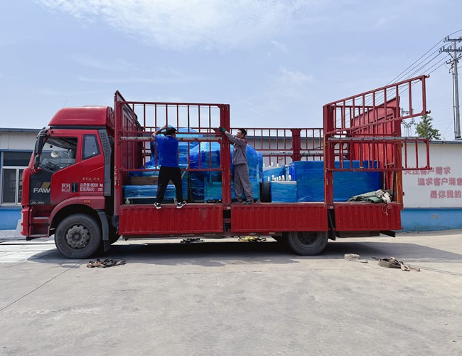 河南客戶訂購(gòu)的殺菌鍋真空包裝機(jī)真空滾揉機(jī)涼肉架料車(chē)發(fā)貨